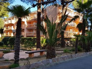 Exterior - Studio for 4 in Bormes. Pets allowed, parking. Beach 200m away. (Bormes-les-Mimosas)