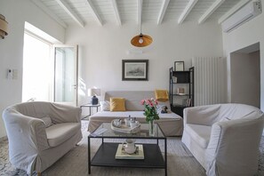Living area - Lake Dream House - Apt Private Terrace w/Stunning Isola Comacina (Ossuccio)