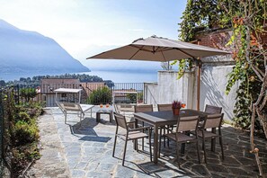 Outdoor dining - Lake Dream House - Apt Private Terrace w/Stunning Isola Comacina (Ossuccio)