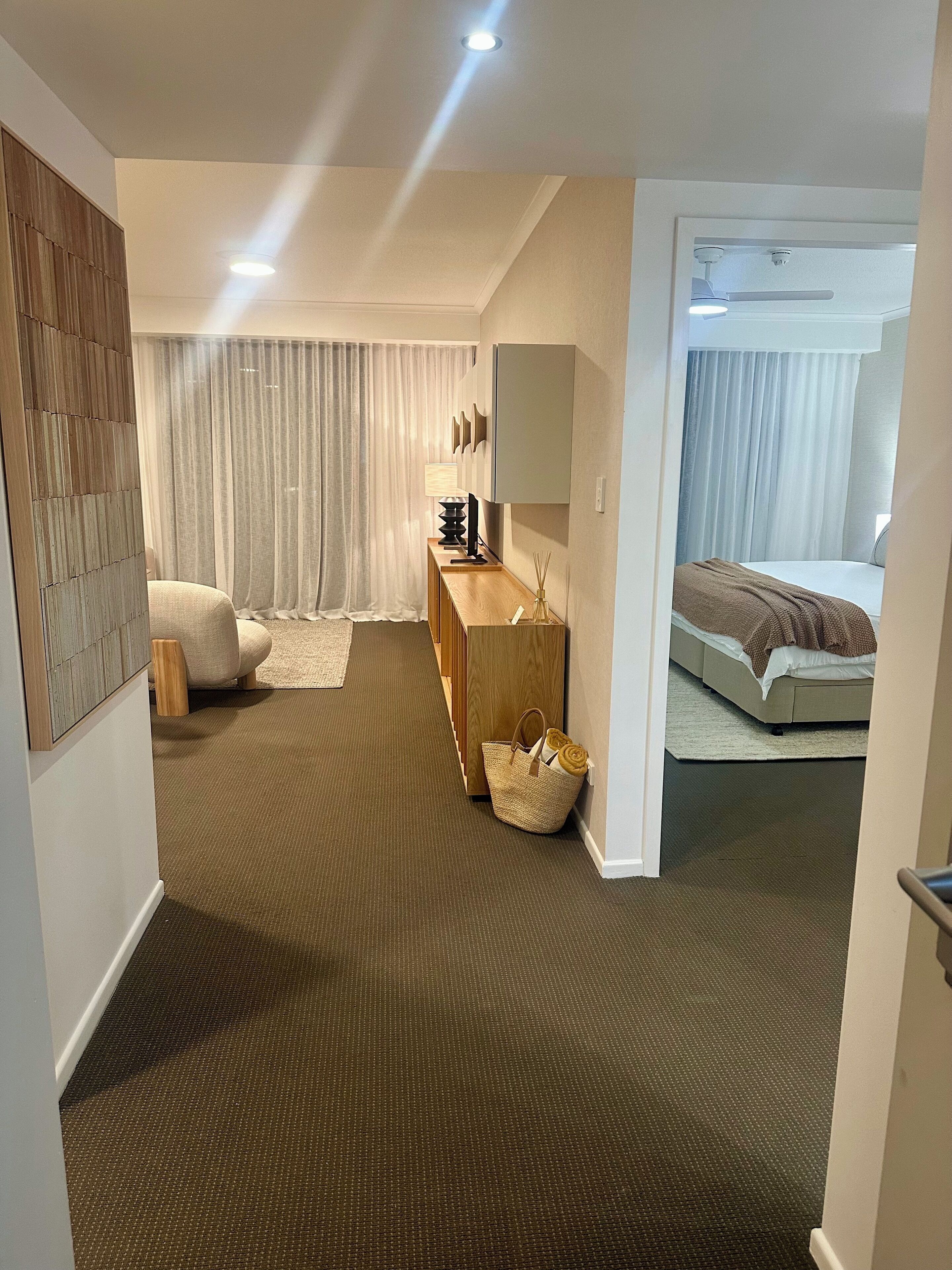 Iron/ironing board, WiFi, bed sheets, wheelchair access