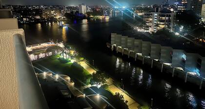 Kangaroo Point Luxury Riverfront Apartment