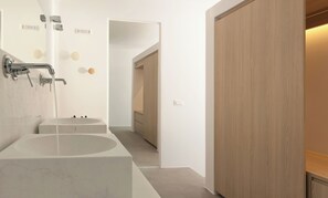 Shower, hair dryer, towels, soap - Exclusive dual-suite unit with private infinity pools at Santorini Heights (Pirgos Kallistis)