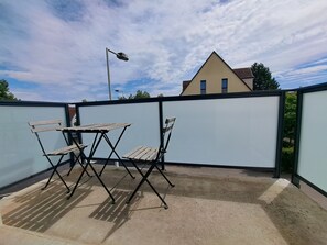 Outdoor dining - Chez Agnès - Alsatian charm in the heart of Colmar, with private parking lot (Colmar)
