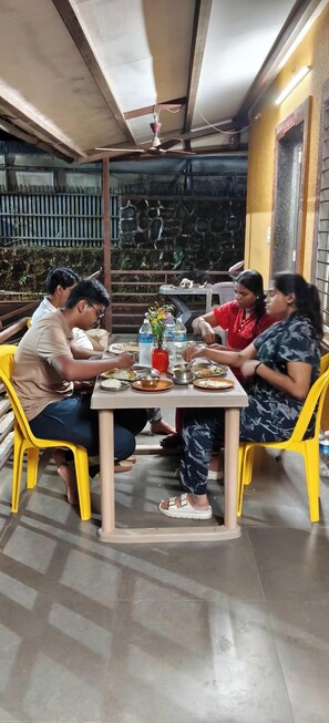 Dining - Rutuvan Resort Girivan (Paud)