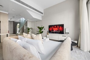 4 bedrooms, desk, iron/ironing board, travel cot - Family 4BR Villa | PS5 & Garden | New Community (Dubai)