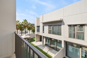 Property grounds - Family 4BR Villa | PS5 & Garden | New Community (Dubai)