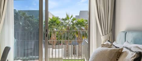 Desk, iron/ironing board, travel cot, WiFi