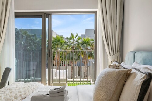 Family 4BR Villa | PS5 & Garden | New Community