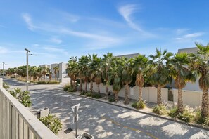 Property grounds - Family 4BR Villa | PS5 & Garden | New Community (Dubai)