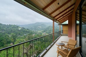 In-room safe, soundproofing, iron/ironing board, free WiFi - Te Dalu Resort & Spa (Ella)