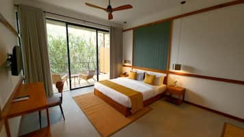 In-room safe, soundproofing, iron/ironing board, free WiFi