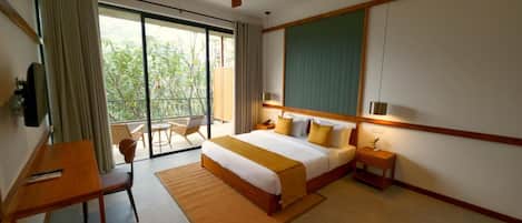 Caja fuerte, sistema de insonorización, tabla de planchar con plancha