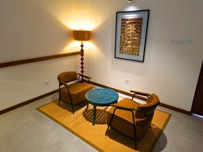 In-room safe, soundproofing, iron/ironing board, free WiFi