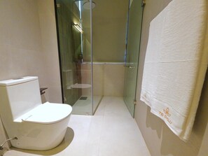 In-room safe, soundproofing, iron/ironing board, free WiFi