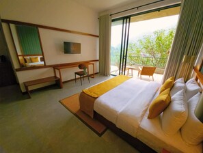 In-room safe, soundproofing, iron/ironing board, free WiFi