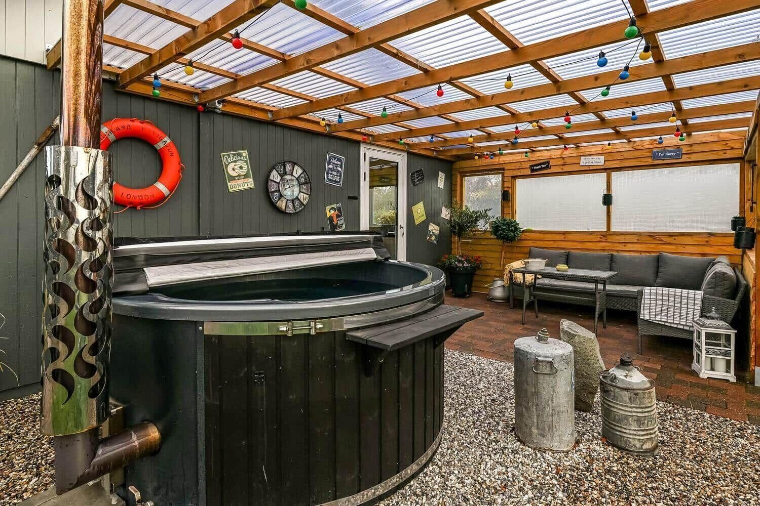 Indoor spa tub