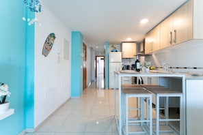 Fridge, microwave, oven, coffee/tea maker - MalagaSuite Duplex near the City (Málaga)