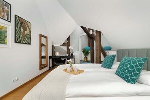 2 bedrooms, desk, iron/ironing board, WiFi - Spacious Apartment | Terrace, Air Conditioning, Workspace (Kraków)