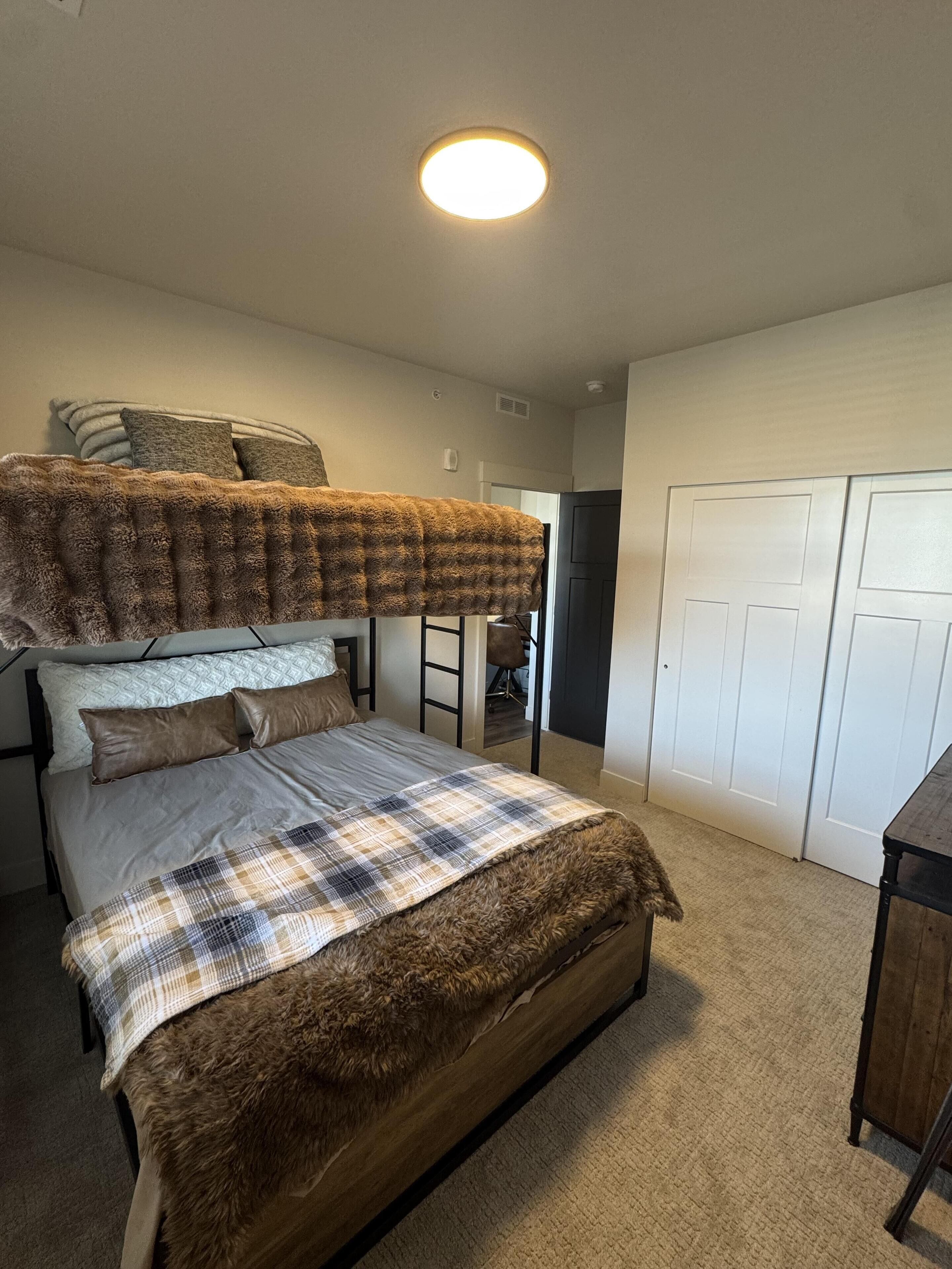 3 slaapkamers, een bureau, gratis wifi, beddengoed