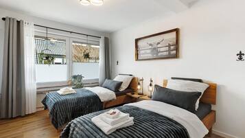 2 bedrooms, iron/ironing board, WiFi, bed sheets