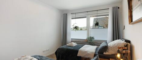 Iron/ironing board, WiFi, bed sheets