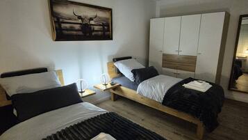 Bügeleisen/Bügelbrett, WLAN, Bettwäsche