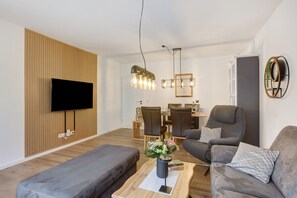 Fernseher, Stereoanlage