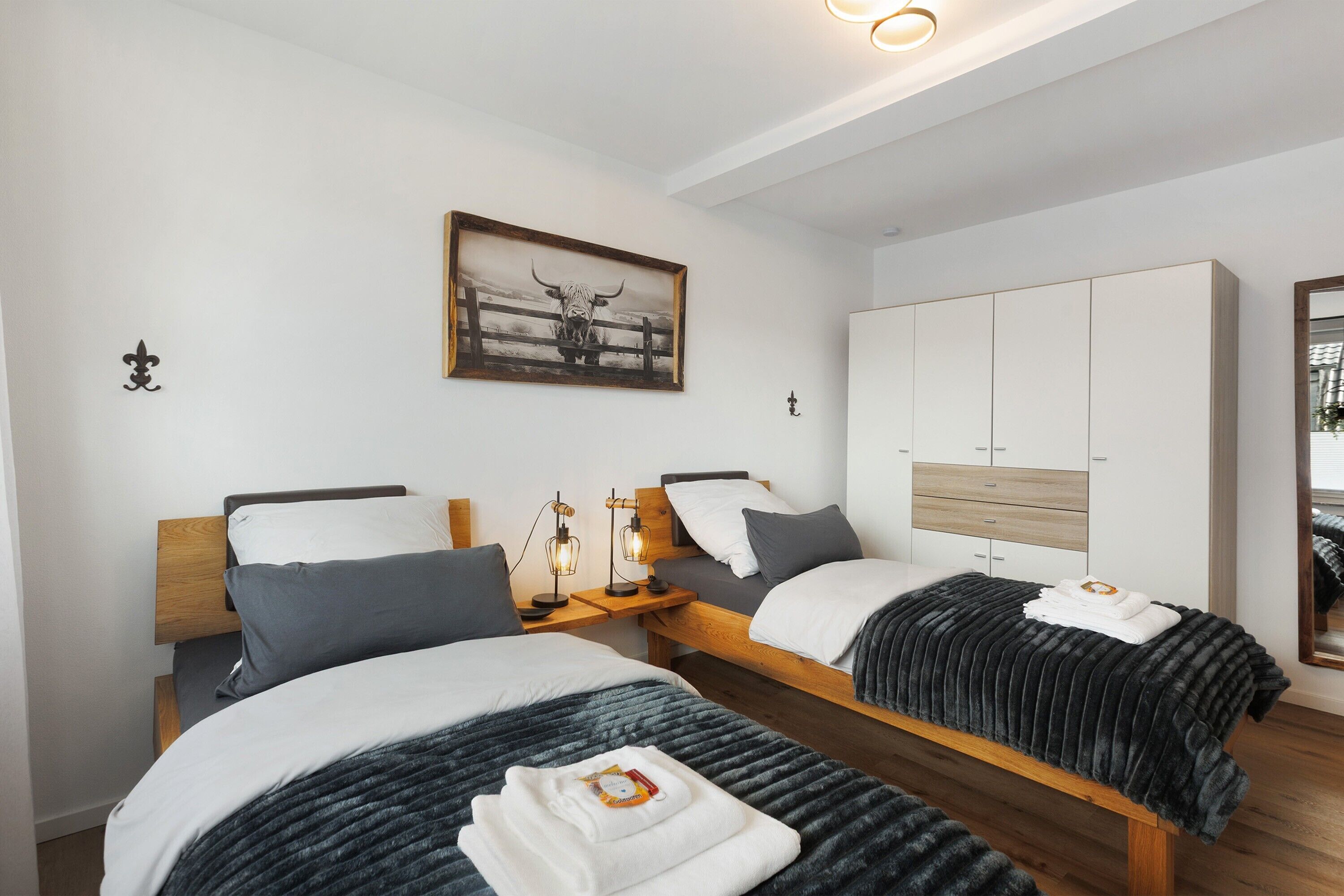 2 habitaciones, tabla de planchar con plancha, wifi y ropa de cama 