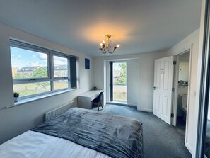 مكواة/لوح كي وواي فاي وملاءات أسرّة