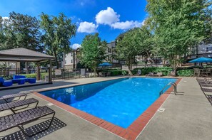 Pool - Warm and welcoming 2-bed Winchester getaway (Atlanta)