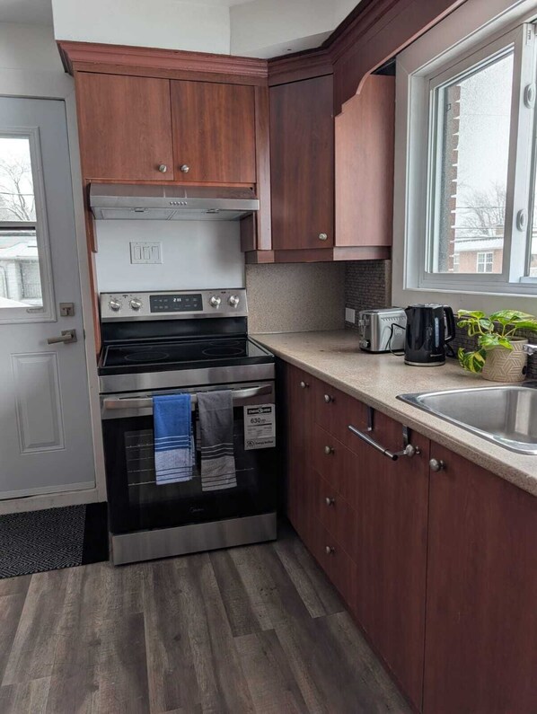 Private kitchen - La sainte Marguerite - #3 - Comfortable Room for Students and Professionals! (Trois-Rivières)