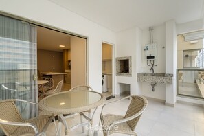 Basic Apartment | Dining - Your Complete Stay in Itapema Just 550 m From the Beach - Lles (Itapema)