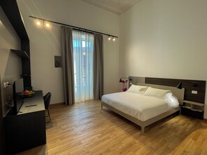 Desk, free WiFi - Tambasia affittacamere (Catania)