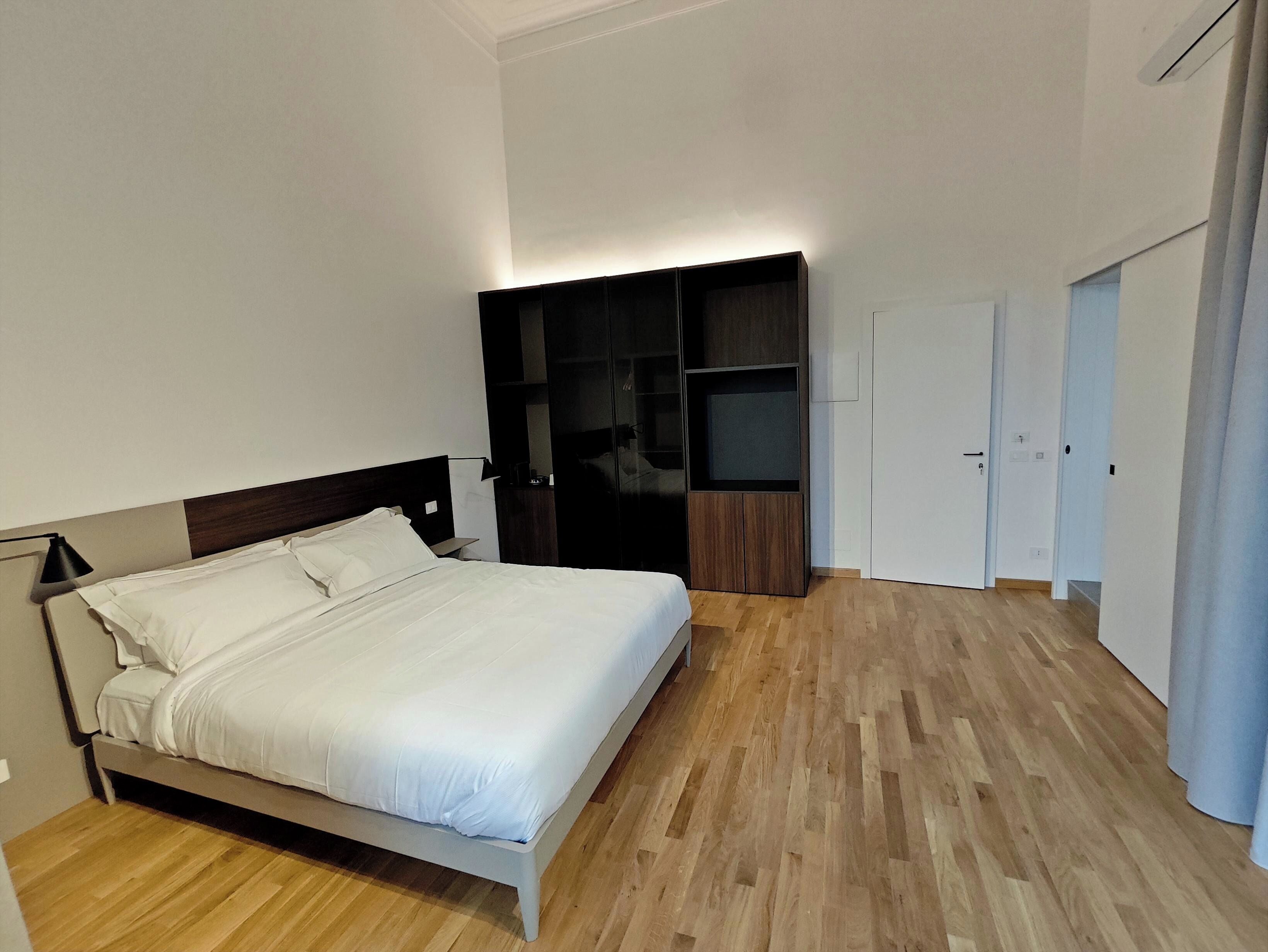 Habitació doble clàssica, 1 llit de matrimoni gran, balcó | Escriptori i wifi gratuïta 