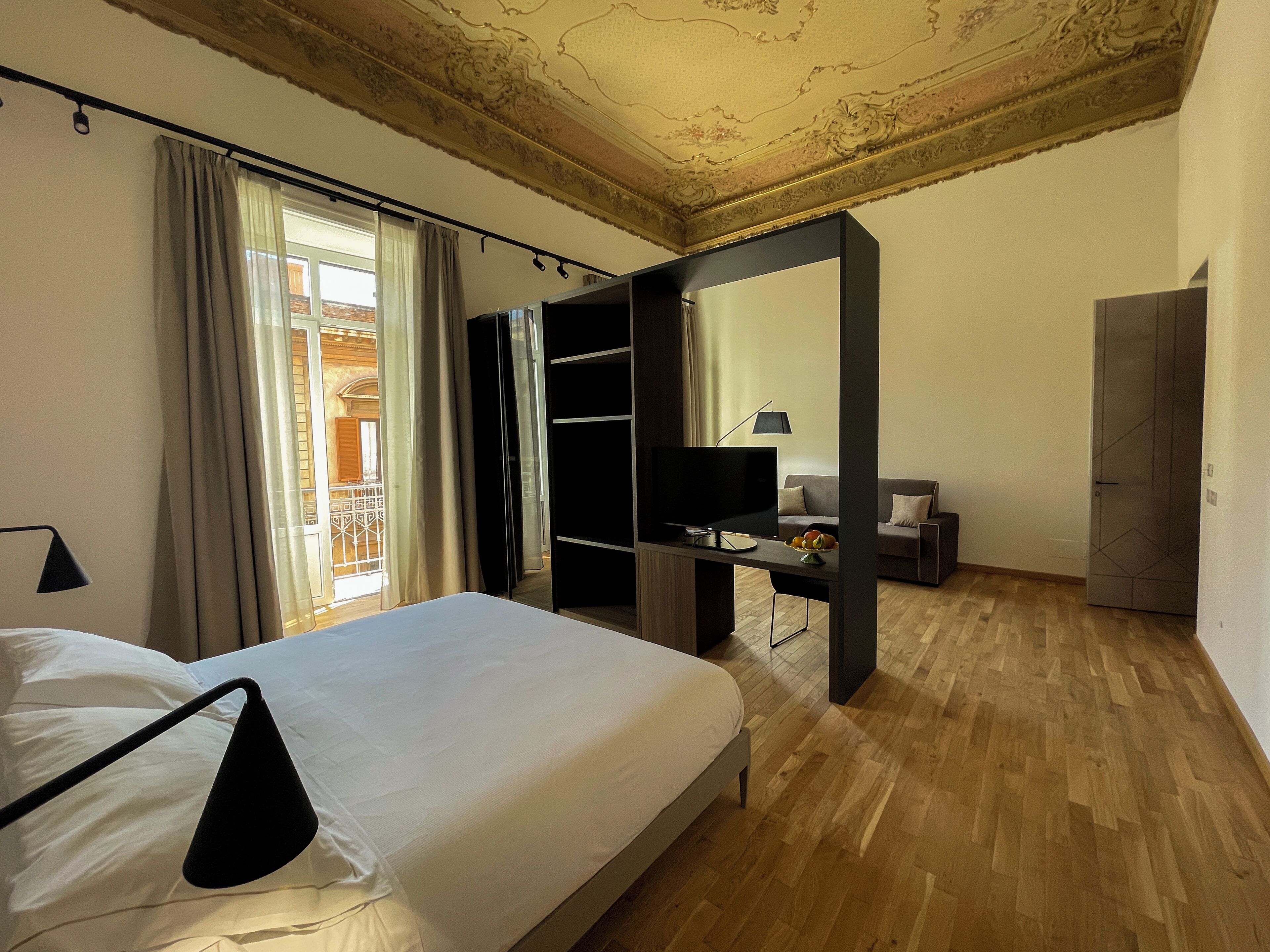 Schreibtisch, kostenloses WLAN