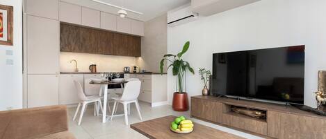 Una televisión, una oficina