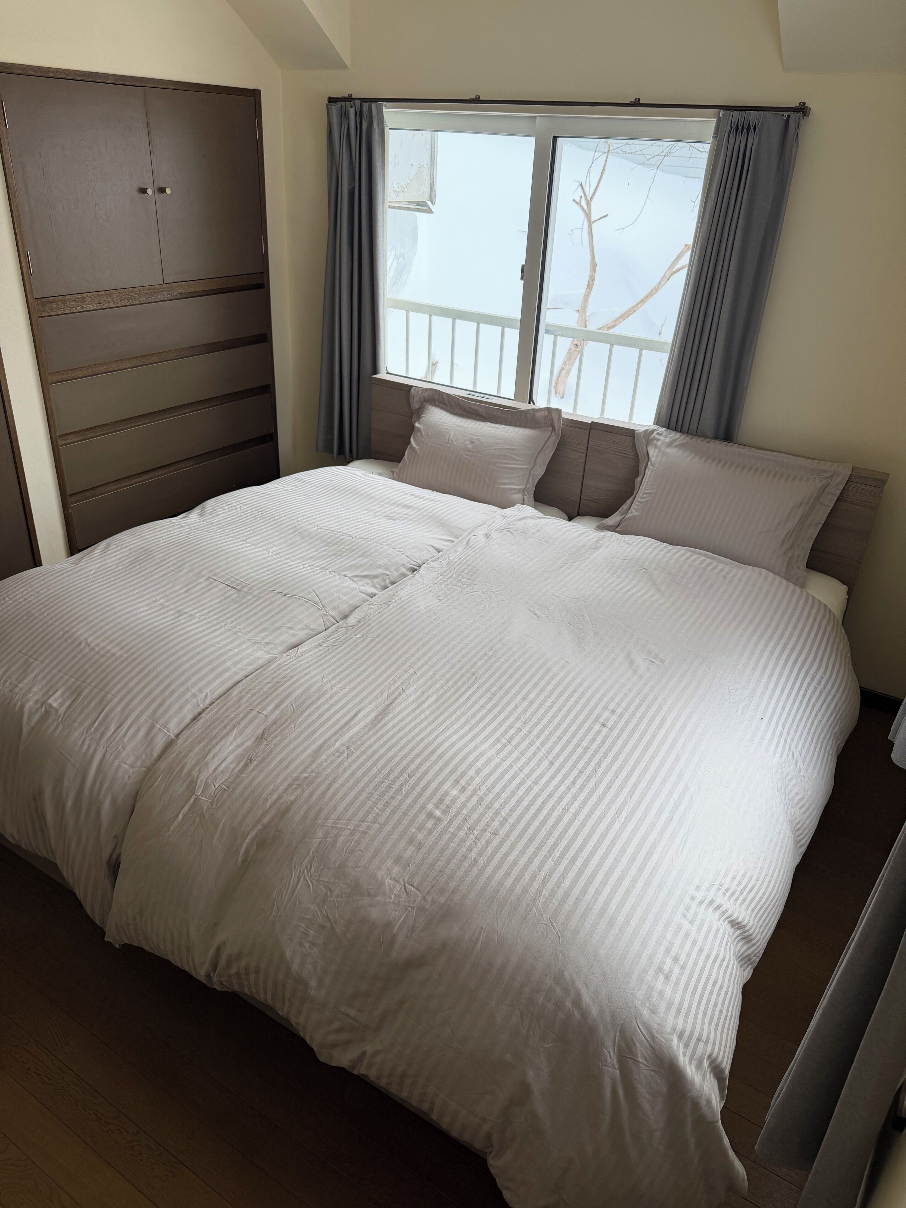 遮光カーテン、アイロン / アイロン台