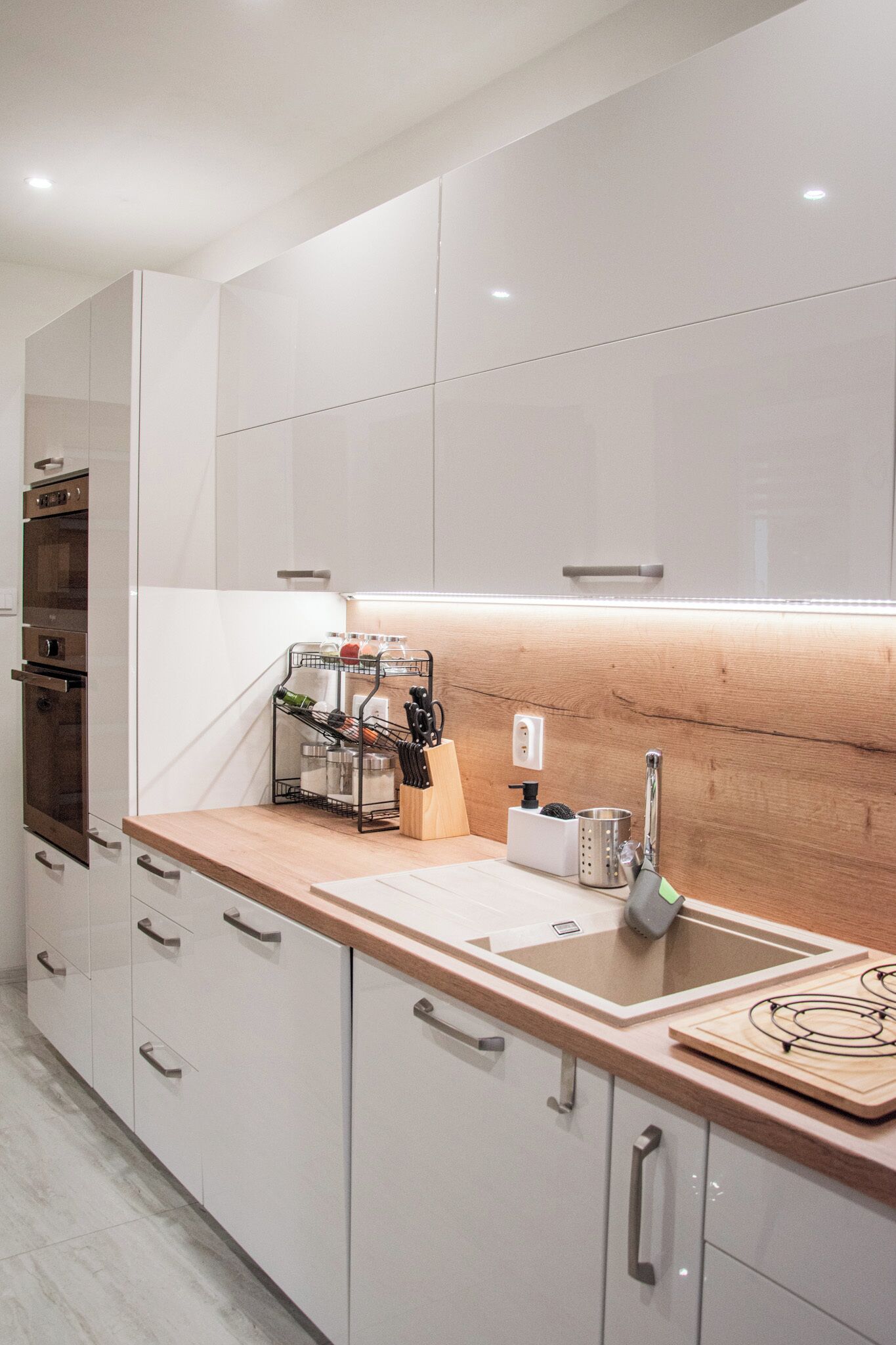 Mikrovågsugn, ugn, spishäll och diskmaskin