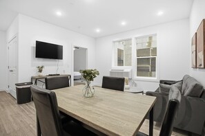 Dining - Contemporary 1BR inside Fairmount Square (Philadelphia)