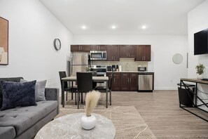 Interior - Contemporary 1BR inside Fairmount Square (Philadelphia)