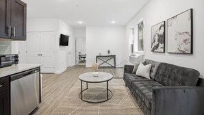 TV, offices - Refreshed 1BR/1BA in Fairmount Square (Philadelphia)