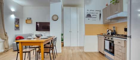Kühlschrank, Mikrowelle
