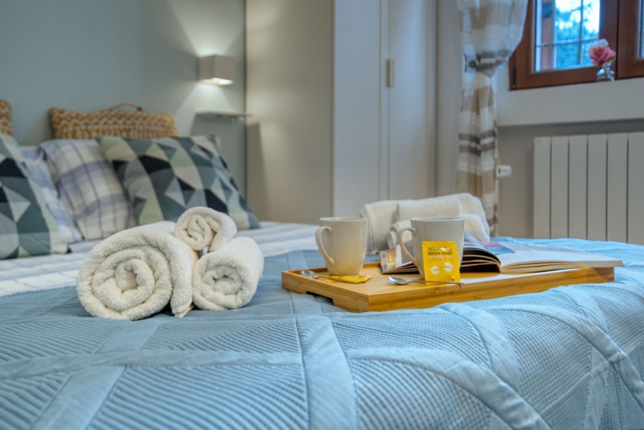 2 chambres, fer et planche à repasser