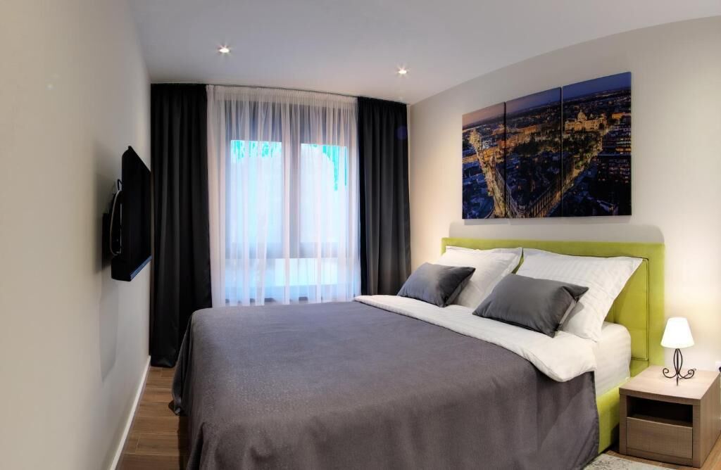 Suite – deluxe, balkong, byutsikt | Safe på rommet og wi-fi (inkludert)