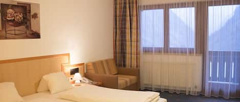 Comfort Double Room, Balcony | In-room safe, free WiFi, bed sheets