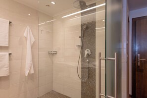Free toiletries, hair dryer, bathrobes, slippers - Alpensporthotel Mutterberg (Neustift Im Stubaital)