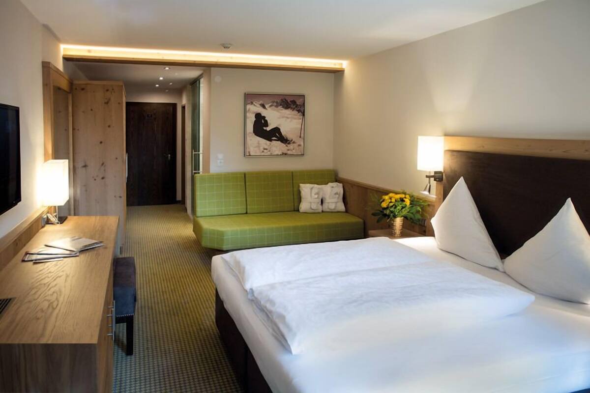 In-room safe, free WiFi, bed sheets