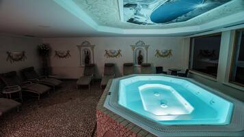 Indoor spa tub