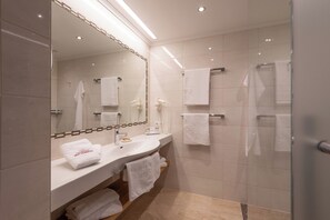 Free toiletries, hair dryer, bathrobes, slippers - Alpensporthotel Mutterberg (Neustift Im Stubaital)
