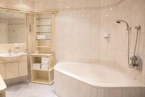 Bathroom - Alpensporthotel Mutterberg (Neustift Im Stubaital)